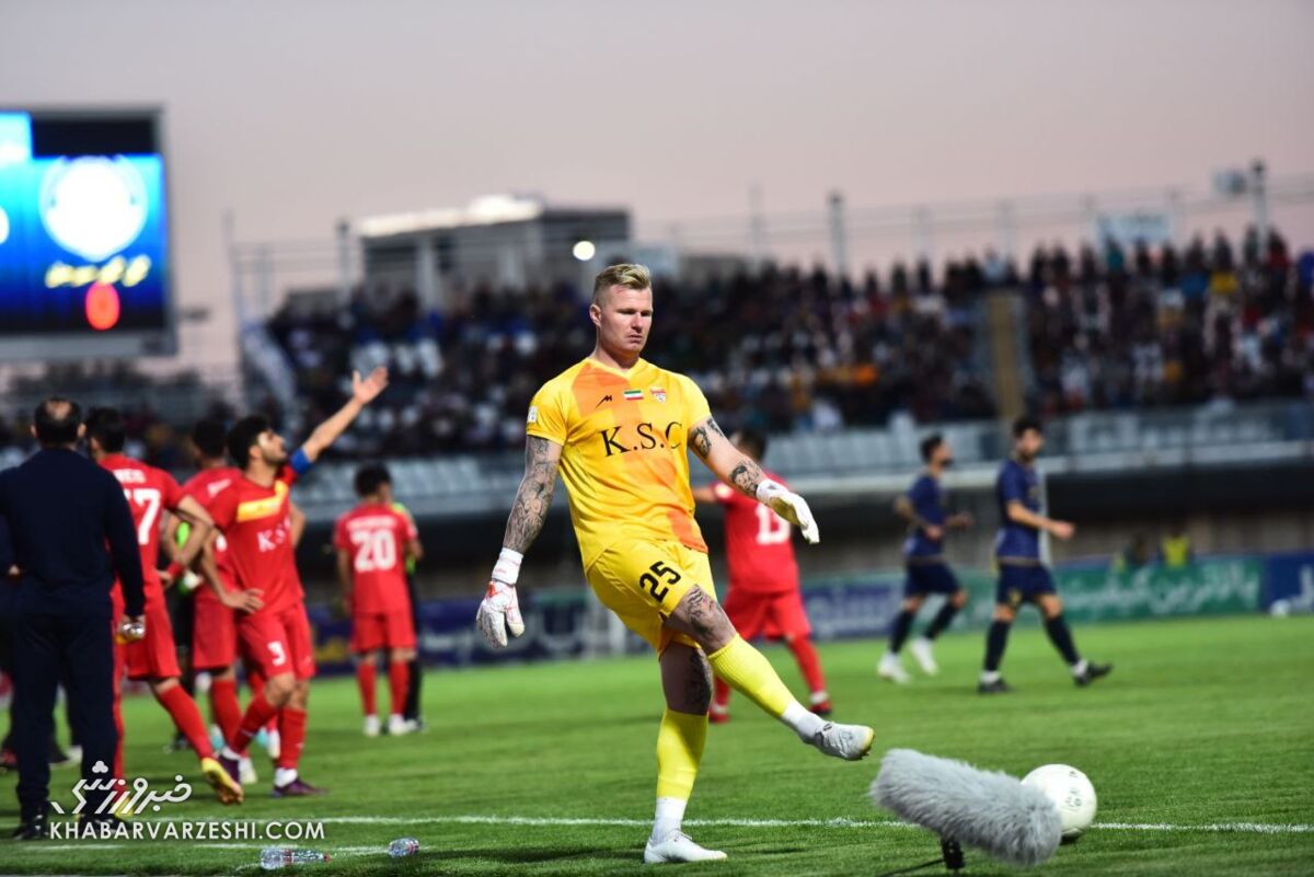 عکس| خداحافظی کریستوفر کنت با هواداران فولاد عکس| خداحافظی کریستوفر کنت با هواداران فولاد