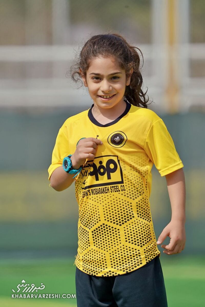 تصاویر| پدیده مدنظر لیونل مسی به سپاهان پیوست/ نابغه ایرانی در نصف جهان پا به توپ شد