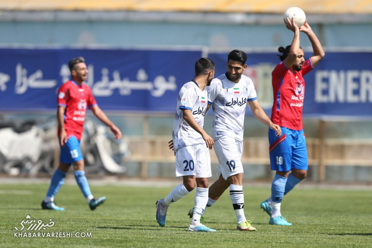 عکس| شادی گل مهدی قایدی به نساجی کنار پدیده آبیها