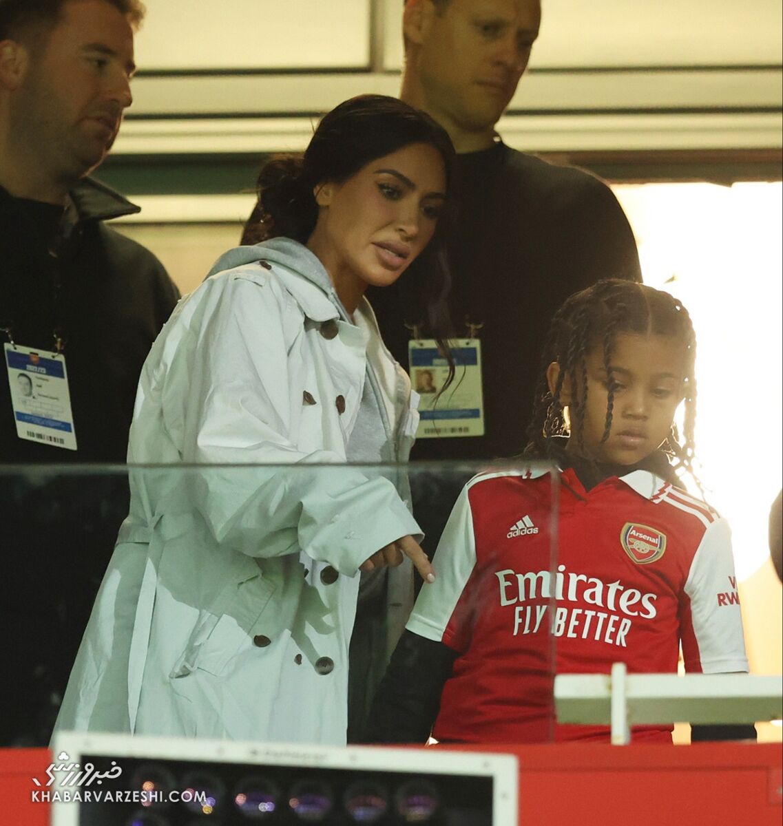 تصاویر جذابترین زنان هوادار آرسنال/ از کیم کارداشیان تا شارلیز ترون و گوئینت پالترو