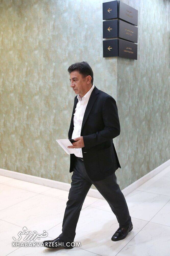 اولین تصویر از قلعهنویی در اردوی تیم ملی/ کت و شلوار بر تن سرمربی جدید