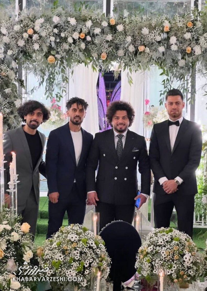 عکس| اولین تصویر از مراسم ازدواج امید عالیشاه/ ستاره پرسپولیس با بدرقه هم تیمی‌هایش داماد شد