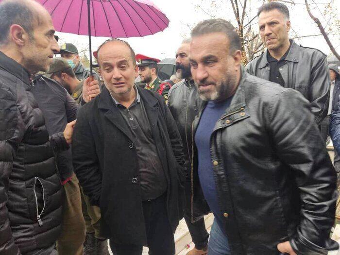 عکس| تشییع پیکر مربی خوشنام فوتبال ایران/ حمید استیلی و فرهاد کاظمی در مراسم خاکسپاری کاشف استعدادها