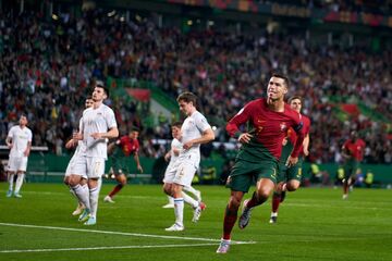 عکس| دزدی بی نتیجه کریس رونالدو در تیم ملی پرتغال!