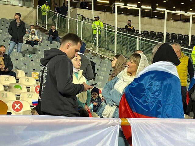 تصاویر زنان ایرانی و روسی در ورزشگاه آزادی