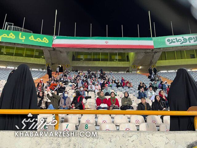 تصاویر زنان ایرانی و روسی در ورزشگاه آزادی