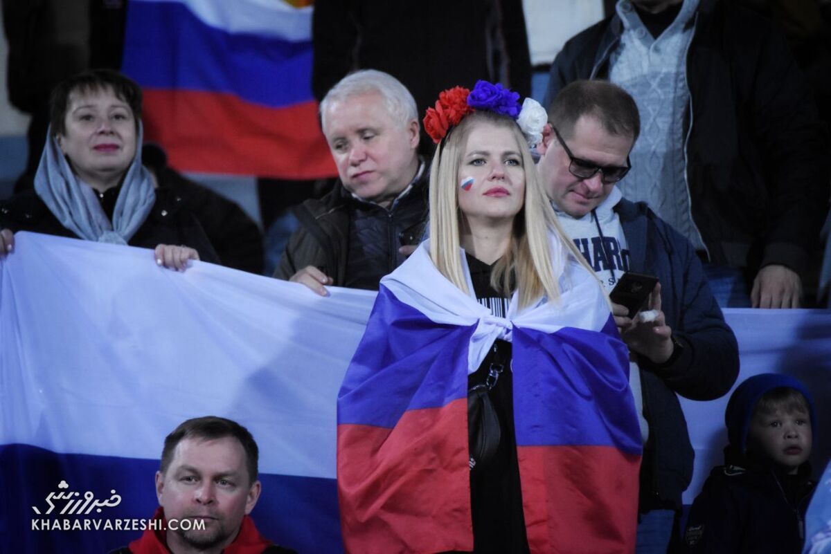 عکس| پوشش عجیب زن هوادار روسیه در ورزشگاه آزادی