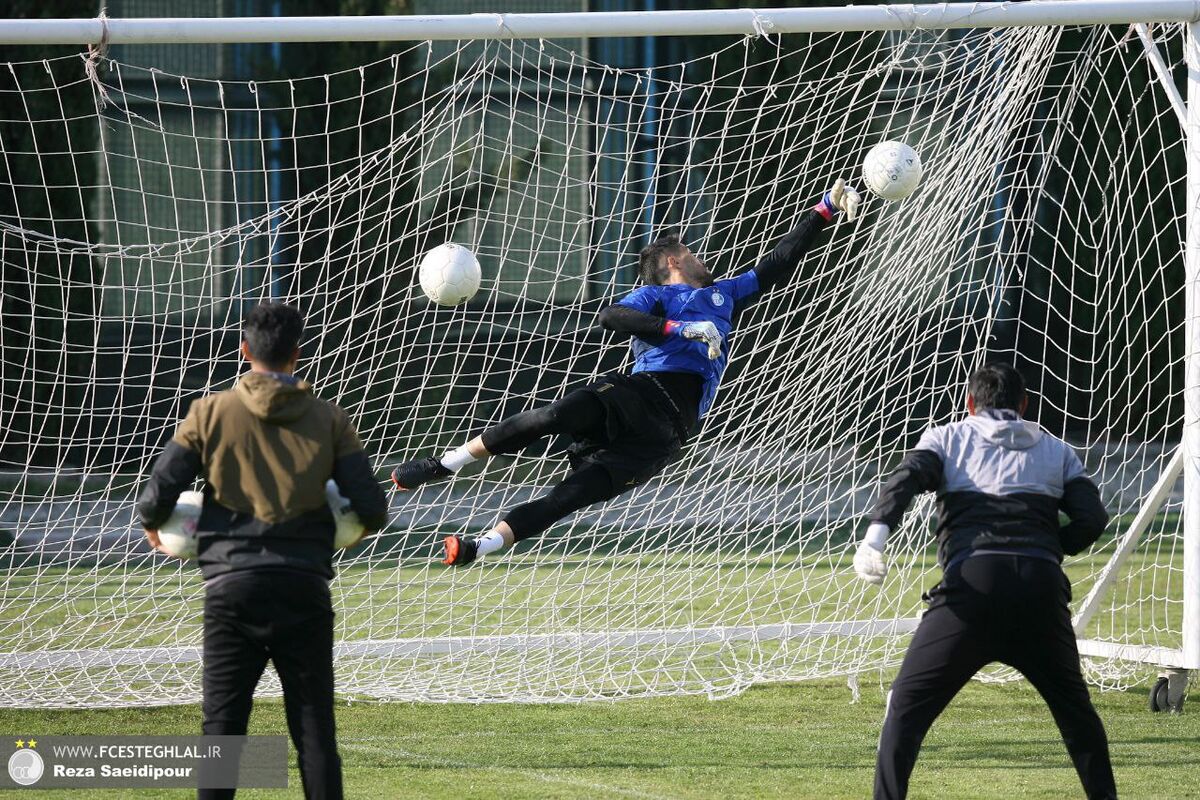 عکس| پرواز کاپیتان استقلال برای کلین شیت دوباره