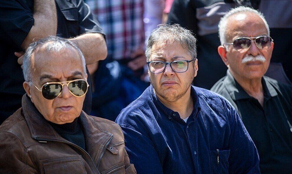 عکس| تازهترین تصویر از مازیار لرستانی در مراسم خاکسپاری کیومرث پوراحمد