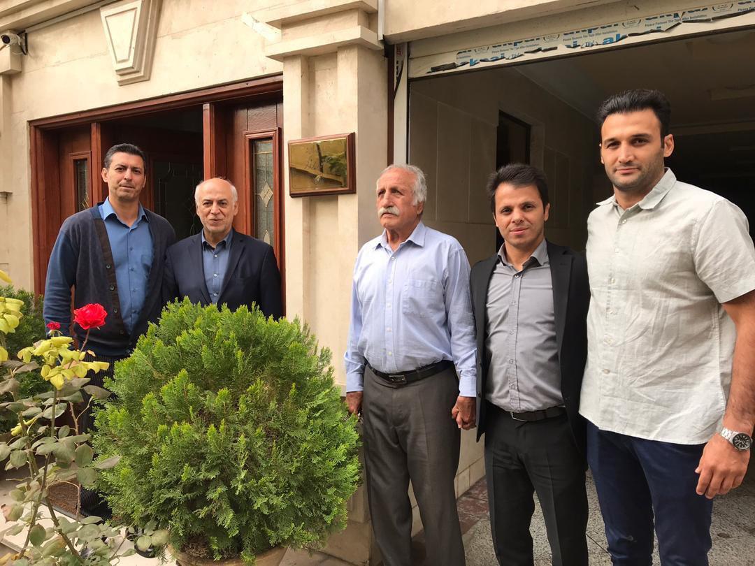 حمله تند پیشکسوت کشتی ایران به مسئولان: هنوز نمیدانم این کی روش را برای چه یک ماه مانده به جام جهانی آوردند؟/ علیرضا دبیر روی رفتارش تجدید نظر کند