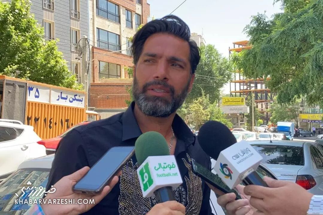 امیرحسین صادقی: آقای بیرانوند؛ استقلال نیا!/ دلخوشی مردم فقط فوتبال است امیرحسین صادقی: آقای بیرانوند؛ استقلال نیا!/ دلخوشی مردم فقط فوتبال است