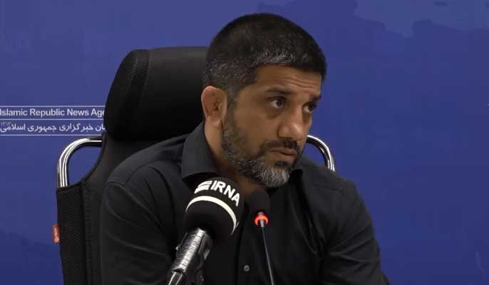 خبرنگار خبرنگار است؛ بیدعوت که نیامده بود!/ ادعای مرام پهلوانی و نماز اول وقت، یا فریاد و صدازدن حراست؟! علیرضا دبیر