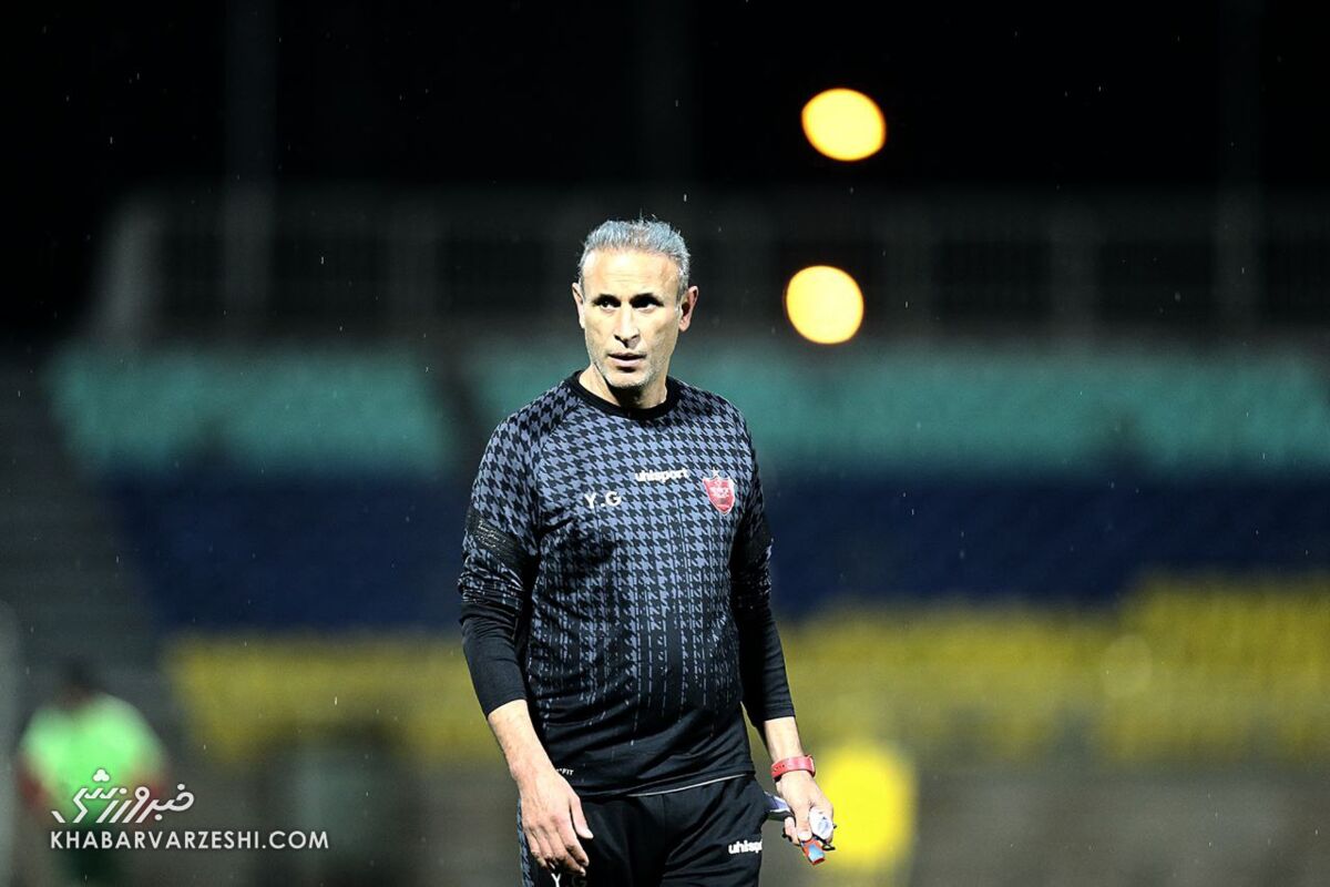 این ۶ گل کار دست استقلال میدهد/ دفاع ساپینتو آش شلهقلمکار است/ کار حسینی اصلا ورزشی نبود/ مدافعان تیم هوادار مقابل بازیکنان استقلال تعظیم می کردند!