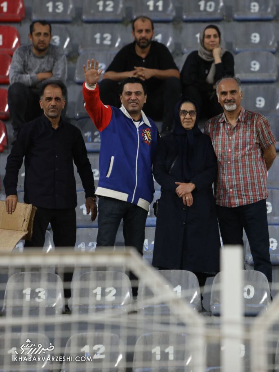 تصاویر| حضور پر رنگ تماشاگران زن در تمرین تیم لیگ برتری