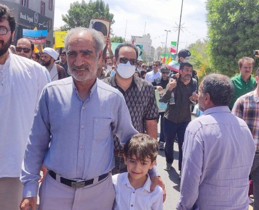 عکس| تصویر پدر مهدی طارمی در راهپیمایی خبرساز شد