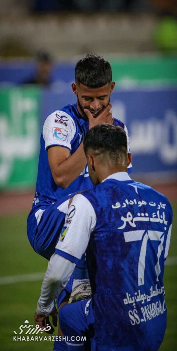 عکس| شادی خاص ستاره استقلال/ قایدی خجالتزده شد