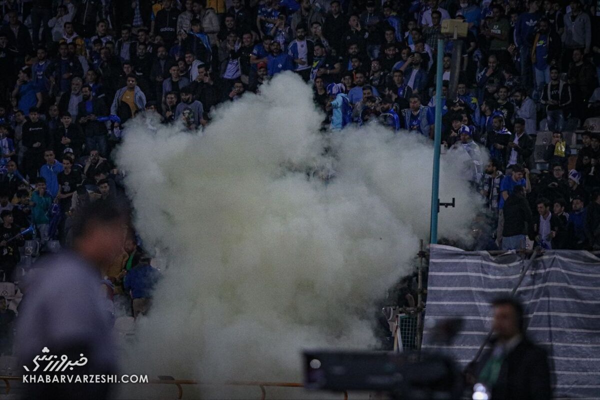 عکس| انفجار نارنجک دستی در شب عجیب آزادی/ ورزشگاه منفجر شد!
