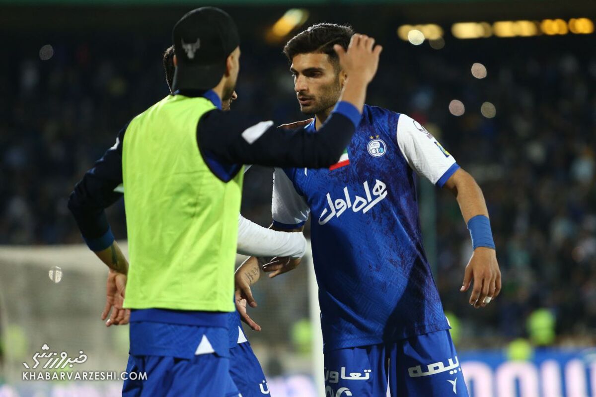 این استقلالی هم بدون کارت بازی است این استقلالی هم بدون کارت بازی است