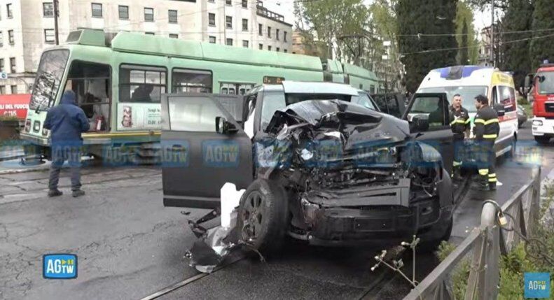 عکس| اتفاقی تلخ برای مهاجم گلزن آبیها پس از برد شیرین/ ماشین آقای گل له شد