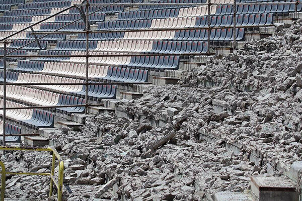 عجیب اما واقعی؛ استادیوم آزادی آب رفت/ بزرگترین استادیوم ایران هر روز کوچکتر از دیروز!