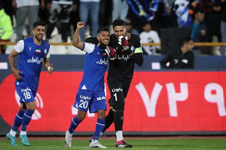 دوستدارم دربی به همه بچسبد ولی استقلال ببرد/ فوتبال قایدی با من فرق دارد/ ۱۵هزار بلیت ظلم به هواداران است؛ این دربی رکورد تماشاگر را میزد