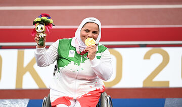 ویدیو| هاشمیه متقیان «برترین ورزشکار زن» در سال ۱۴۰۱