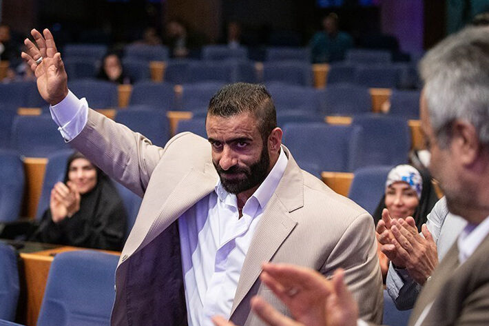 حمله غیرمنتظره رئیس فدراسیون به هادی چوپان؛ با پول همین مردم به قهرمانی رسیدی/ مسترالمپیا اصلا ورزش نیست/ در رفتار با تو خیلی تواضع داشتم!