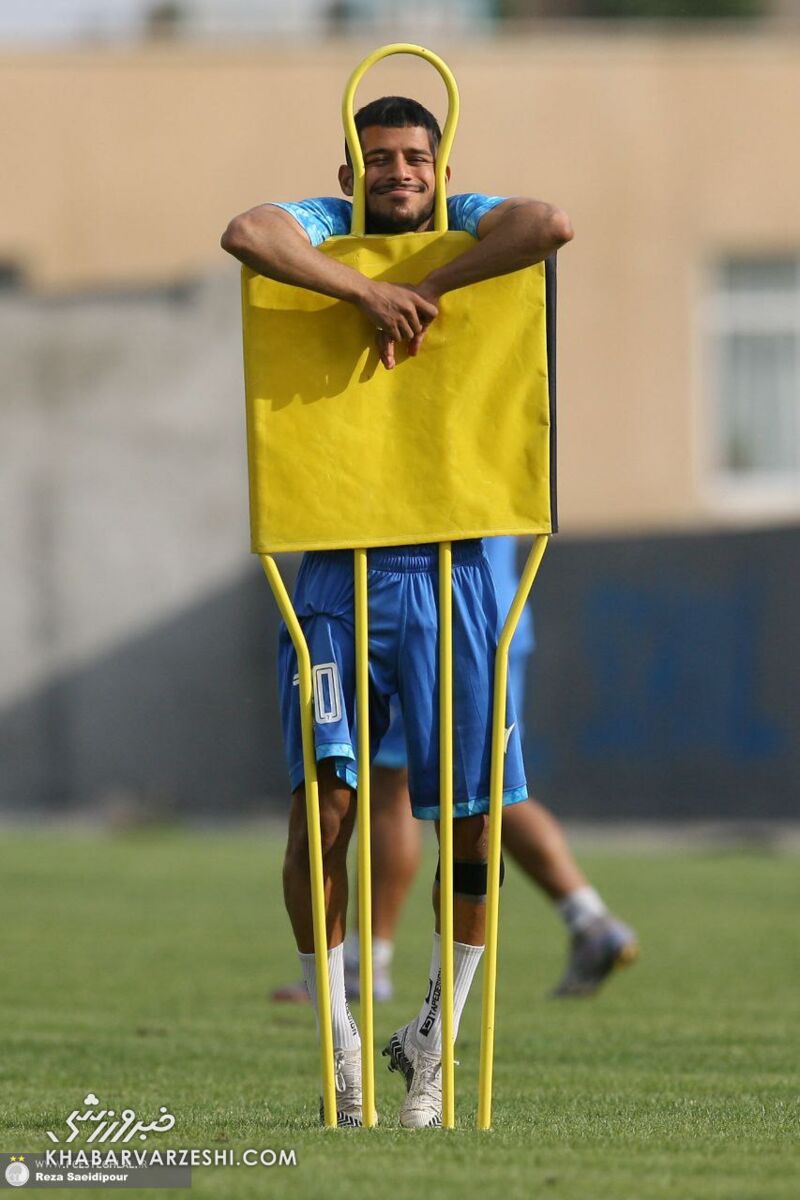 عکس| ژست خندهدار مهدی قایدی کنار آدمک تمرینی!