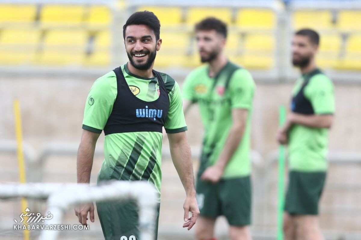 تصاویر| چهره مشترک پرسپولیسیها قبل از دربی/ ۲ مهمان ویژه به سرخها اضافه شدند!