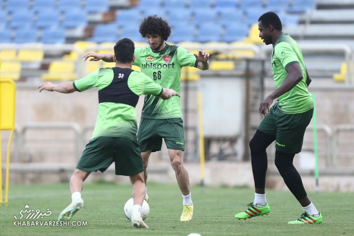 تصاویر| چهره مشترک پرسپولیسیها قبل از دربی/ ۲ مهمان ویژه به سرخها اضافه شدند!