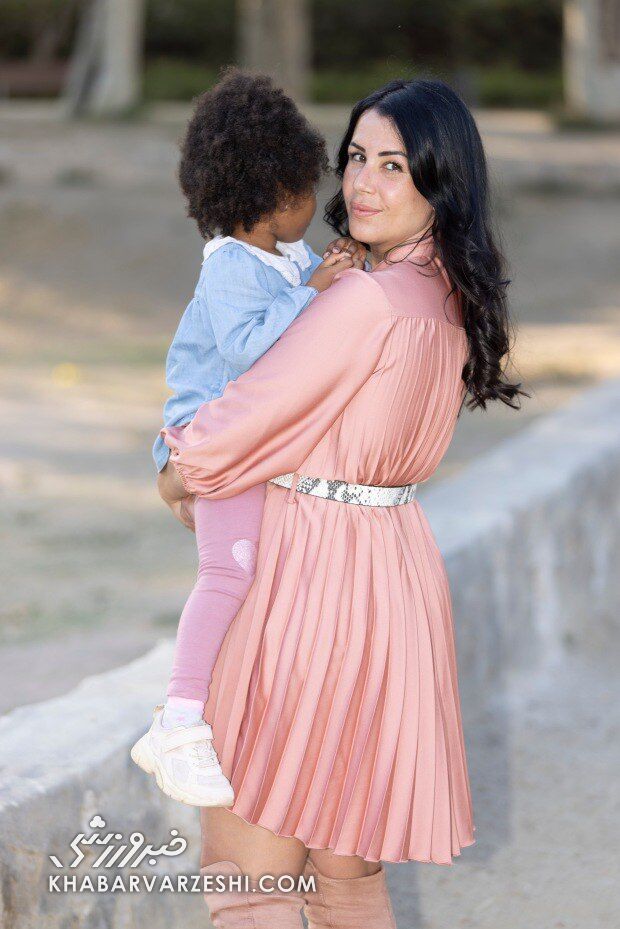 خبری که مثل بمب ترکید؛ شکارچی زنان یک دختر دارد/ او تنها یک بار فرزند خود را از نزدیک دید/ دختری که مثل پدر خلافکارش چپپاست!