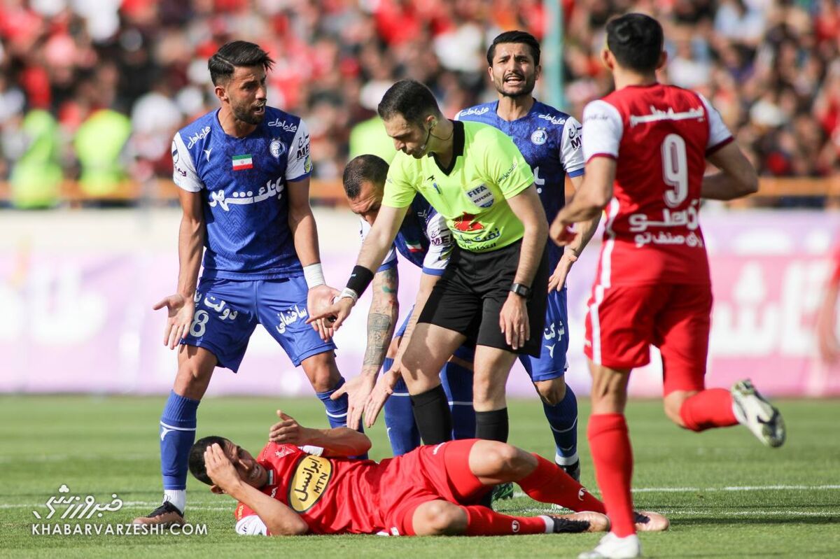 از این داوری ها خسته شدیم؛ تا کی برای استقلال پنالتی نمیگیرید؟/ یحیی گل محمدی ثابت کرد دربی بازتر از ساپینتو بود/ جانشین مطهری کبریت بی خطر بود