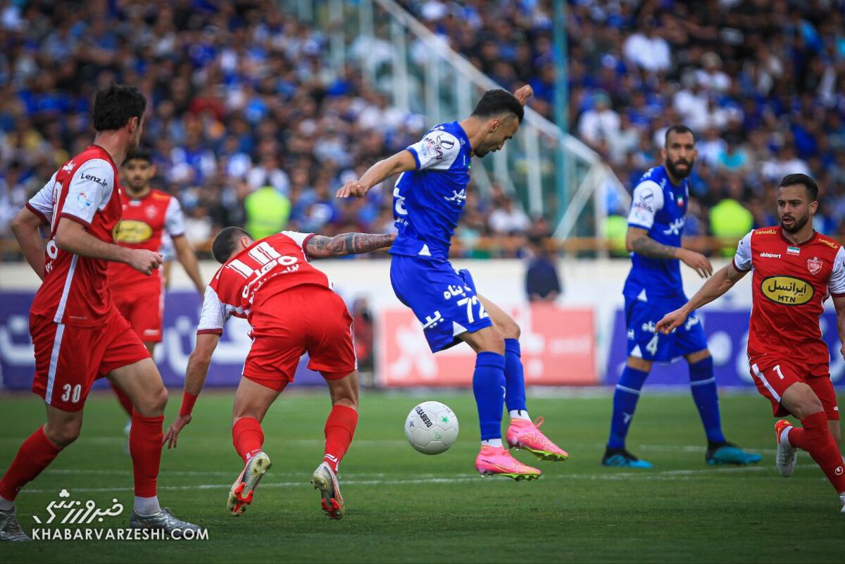 طعنه سنگین یک استقلالی به داوران؛ میتوانم بهتر از خیلیها داوری کنم/ رئیس آنها از گردن نگیرترین دوستان ما است!/ ساپینتو حق دارد؛ می توانیم هر ۲ جام را بگیریم