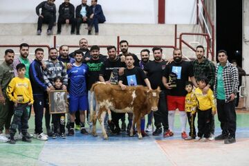 عکس| گاو و گوسفند؛ جایزه تیم برنده در مازندران