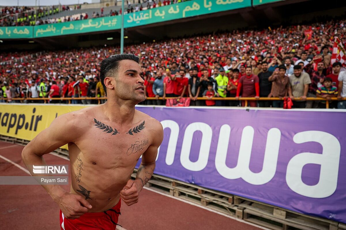 عکس| رونمایی از خالکوبی خاص گلزن پرسپولیس در دربی/ آلکثیر به این شکل بدنش را به نمایش گذاشت