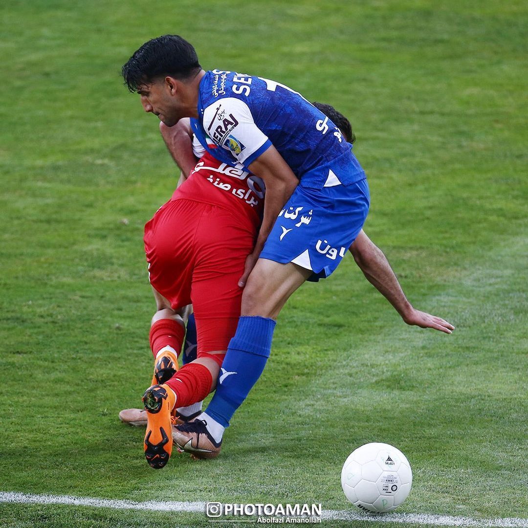 تصاویر| فریم به فریم با اجرای فن زیبا کشتی در دربی تهران/ بمب پرسپولیس ضربه فنی شد