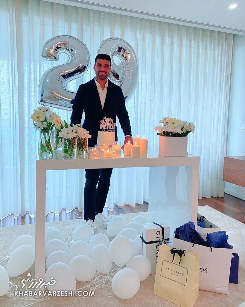 عکس| تصاویر لو رفته از جشن خصوصی مهدی طارمی/ مهاجم پورتو اولین تولد زندگی متاهلی را جشن گرفت