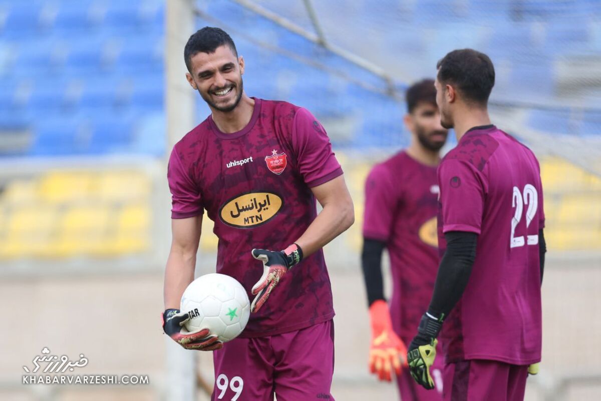 تصاویر| کُریخوانی دستهجمعی پرسپولیسیها/ فضای سرخها با کریم باقری و سید جلال حسینی عوض شد!