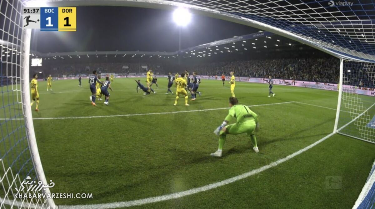 عکس| تکرار صحنه جنجالی دربی در بوندسلیگا/ تصمیم پیام حیدری درست بود؟