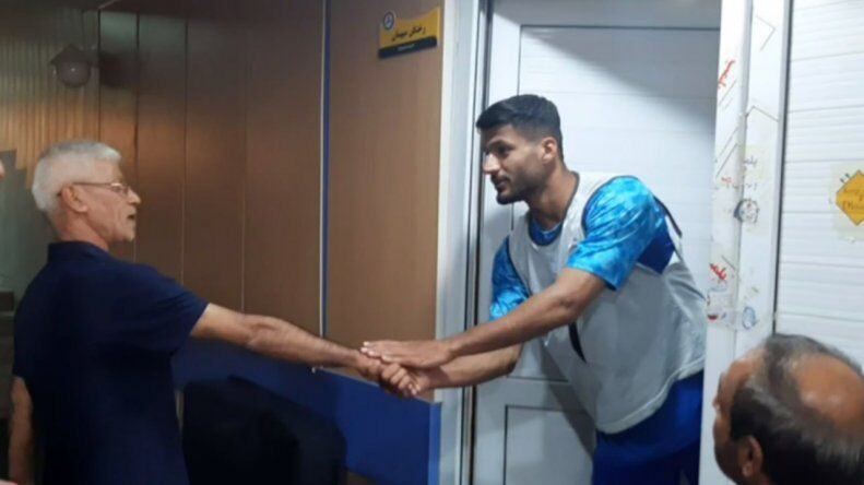 تصاویر| قایدی بمب انگیزه شد!/ حضور میهمان اختصاصی در استادیوم برای تماشای ستاره استقلال