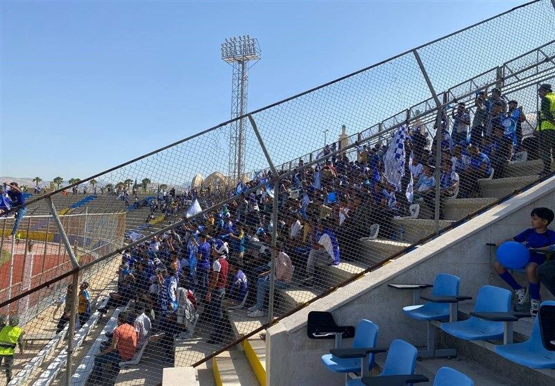 تصاویر| درگیری استقلالیها و هجوم به جایگاه هواداران رقیب/ واکنش فوری آبیها به تشویق ستاره پرسپولیس