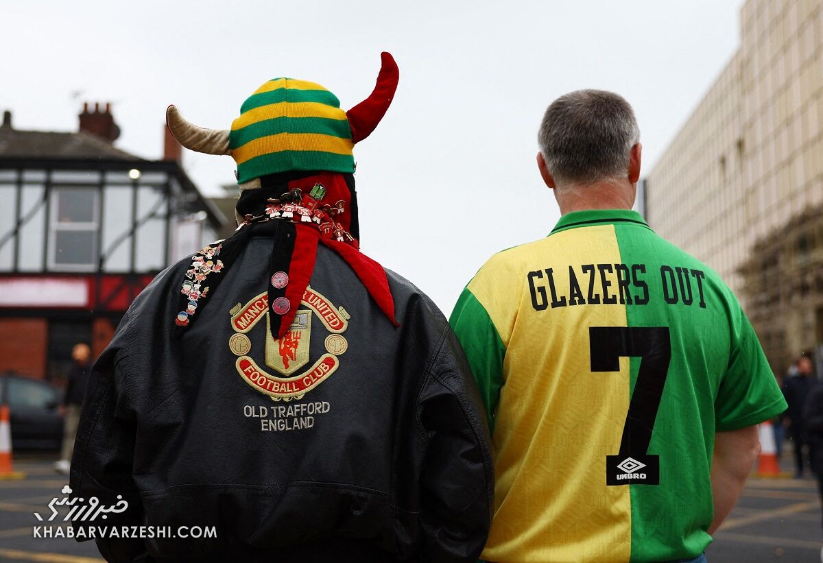 خشم هواداران سرخها به بیرون ورزشگاه کشیده شد/ تصاویر این اعتراض شدید را ببینید