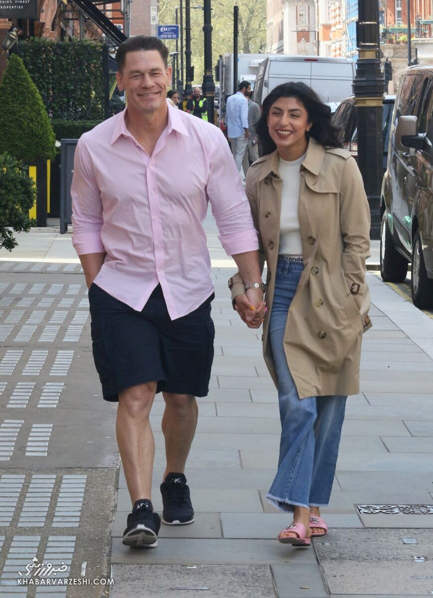 تصاویر جان سینا و همسر ایرانی‌اش در خیابان‌های لندن