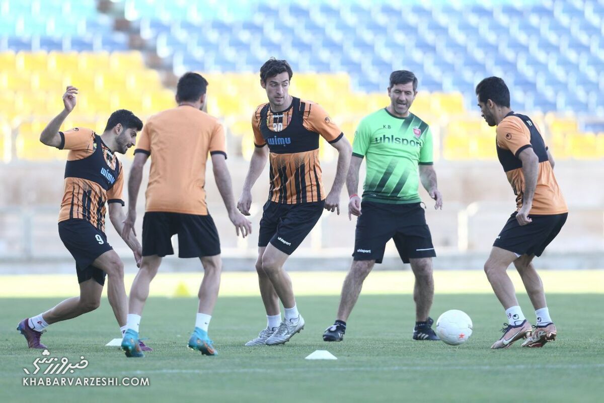 قانونی که به‌شدت به ضرر پرسپولیس است؛ جذب ستاره تیم ملی یک سهمیه خارجی را پر می‌کند/ قطر یا پرسپولیس؟ فقط یکی را انتخاب کن!