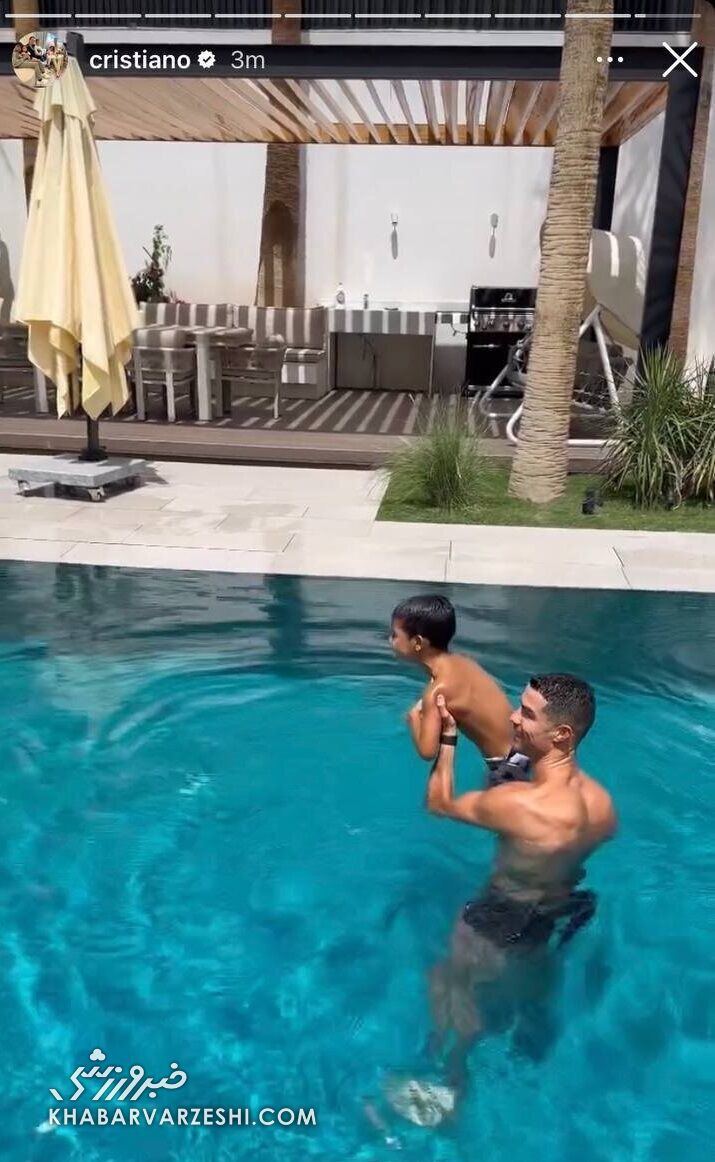 عکس| عاشقانههای رونالدو در استخر/ این دختر همه زندگی کریس است