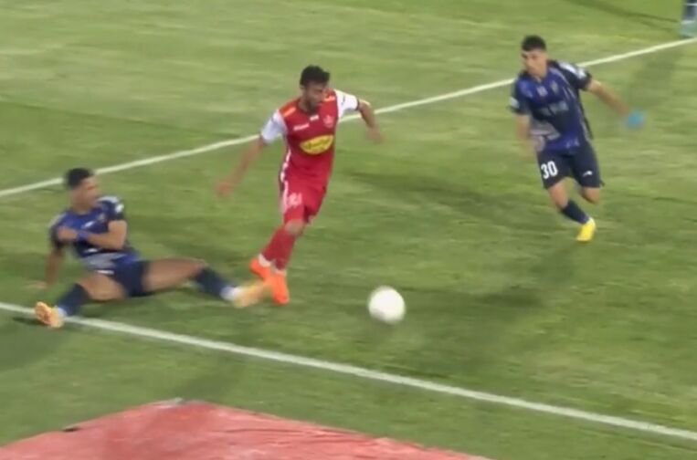 عکس | این صحنه پنالتی بود؟/ کارشناسی مهمترین صحنه دیدار پرسپولیس – پیکان