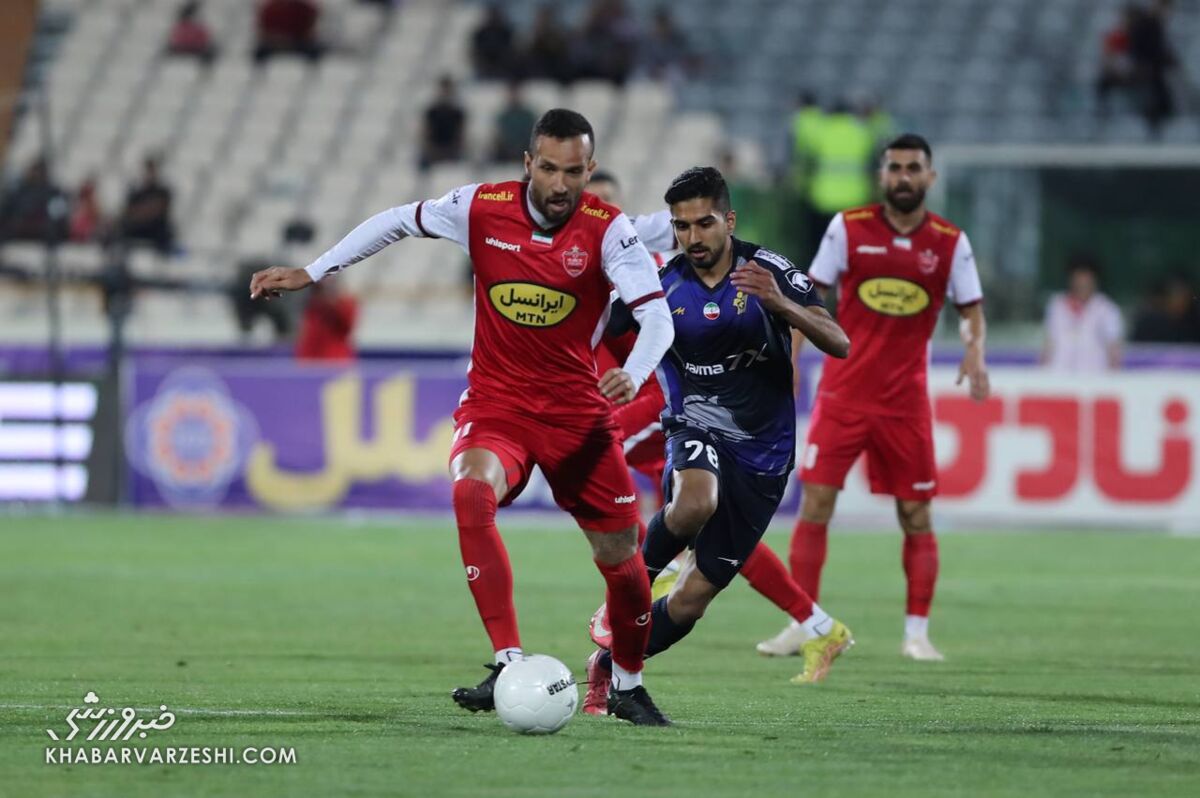 خداحافظی قریب الوقوع یحیی با ۲ پرسپولیسی ناکام/ آقای یاغی با جام عکس گرفت؛ جناب مهاجم در جشن قهرمانی سرخ ها شرکت نکرد!