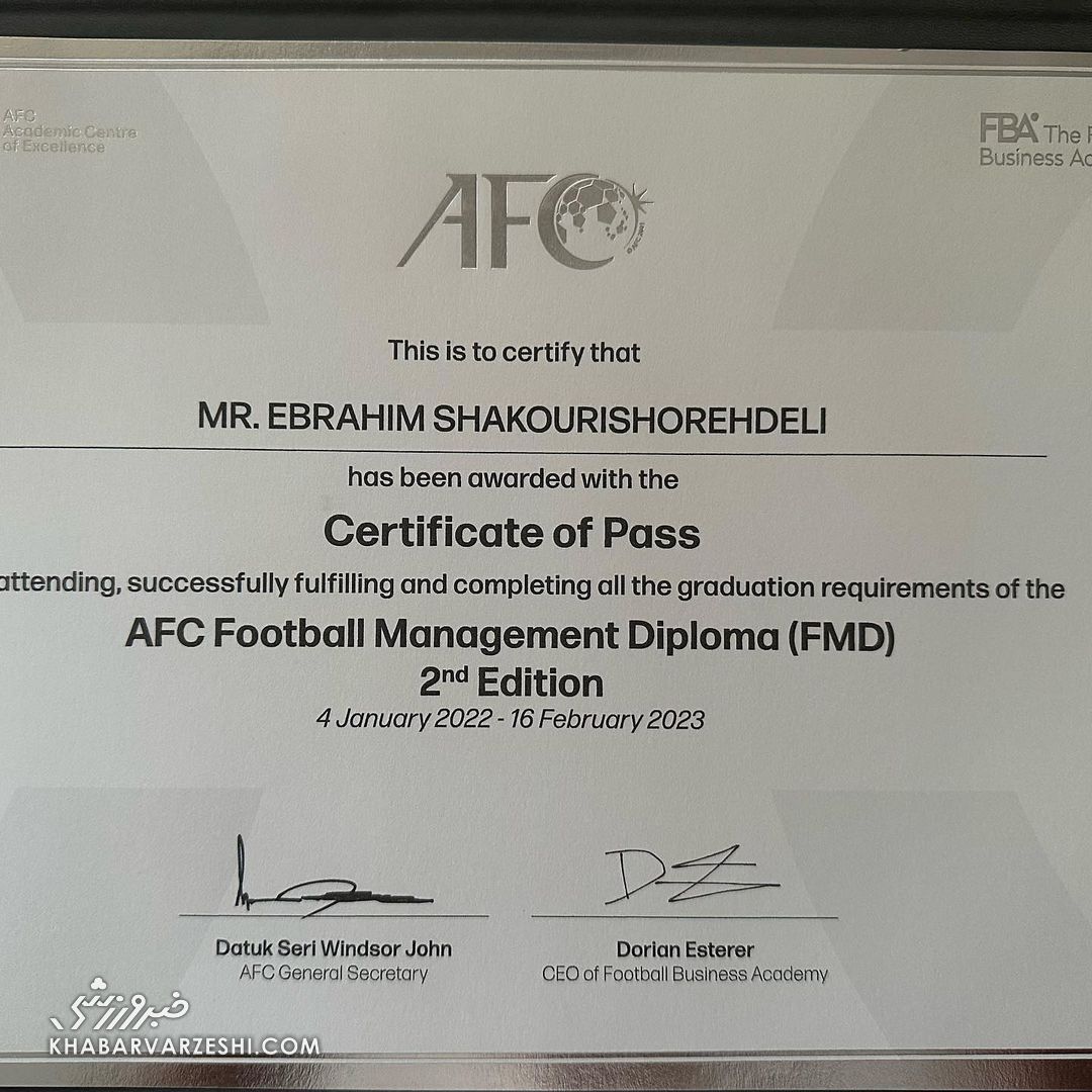 عکس| اخذ مدرک دیپلم مدیریت فوتبال توسط یک پرسپولیسی
