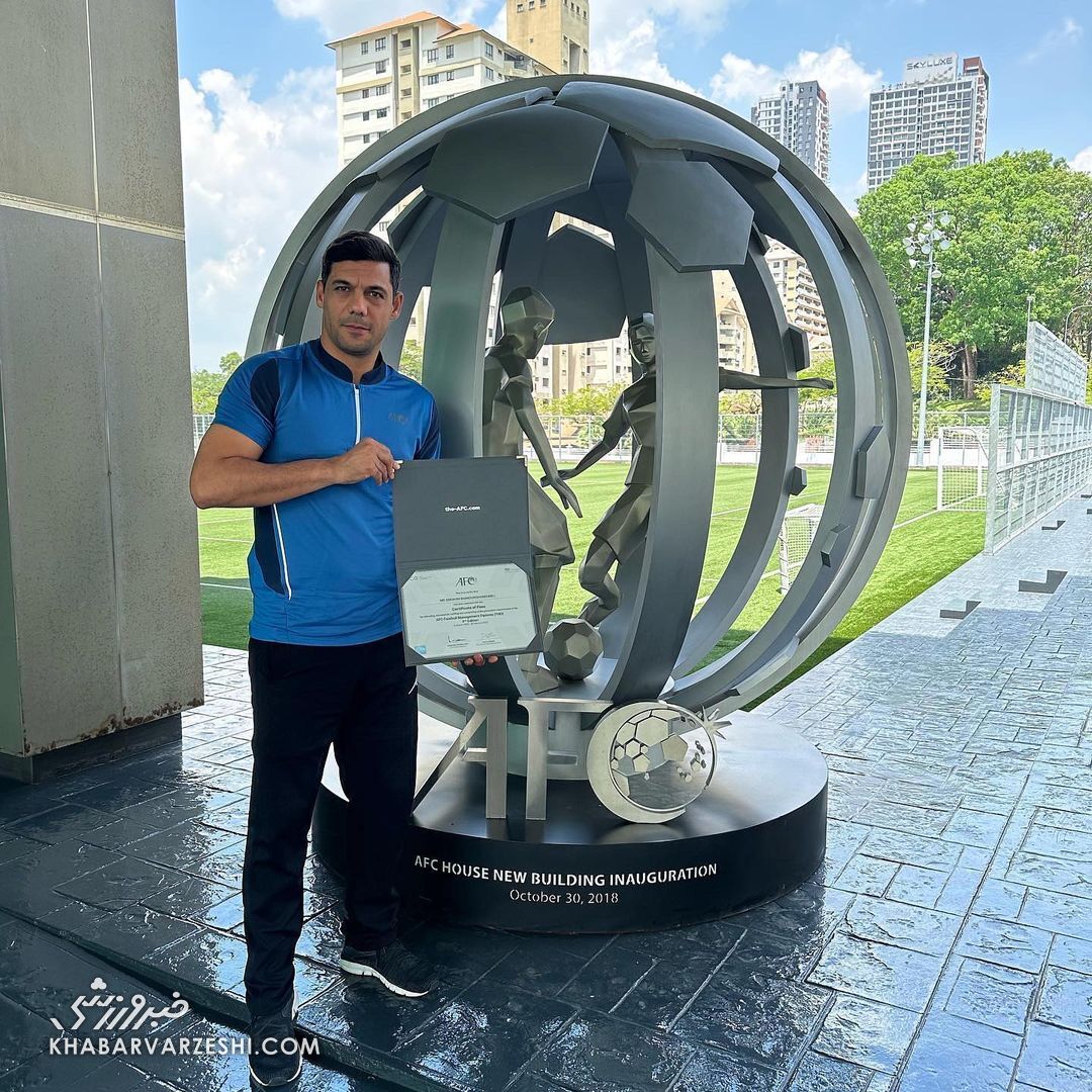 عکس| اخذ مدرک دیپلم مدیریت فوتبال توسط یک پرسپولیسی