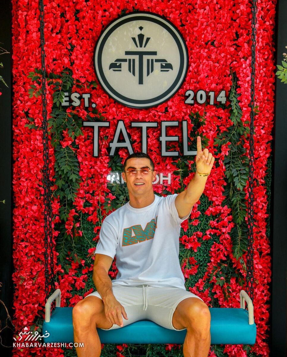 کریستیانو رونالدو در رستوران جدیدش